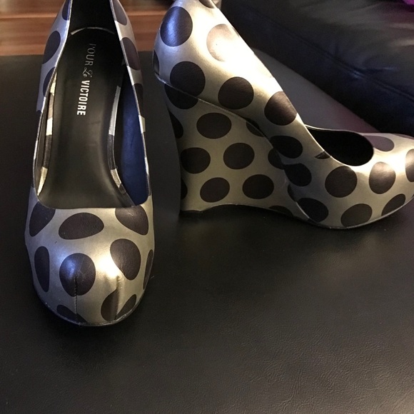 POUR LA VICTOIRE LEATHER POLKA DOT PLATFORM HEELS - Picture 7 of 12